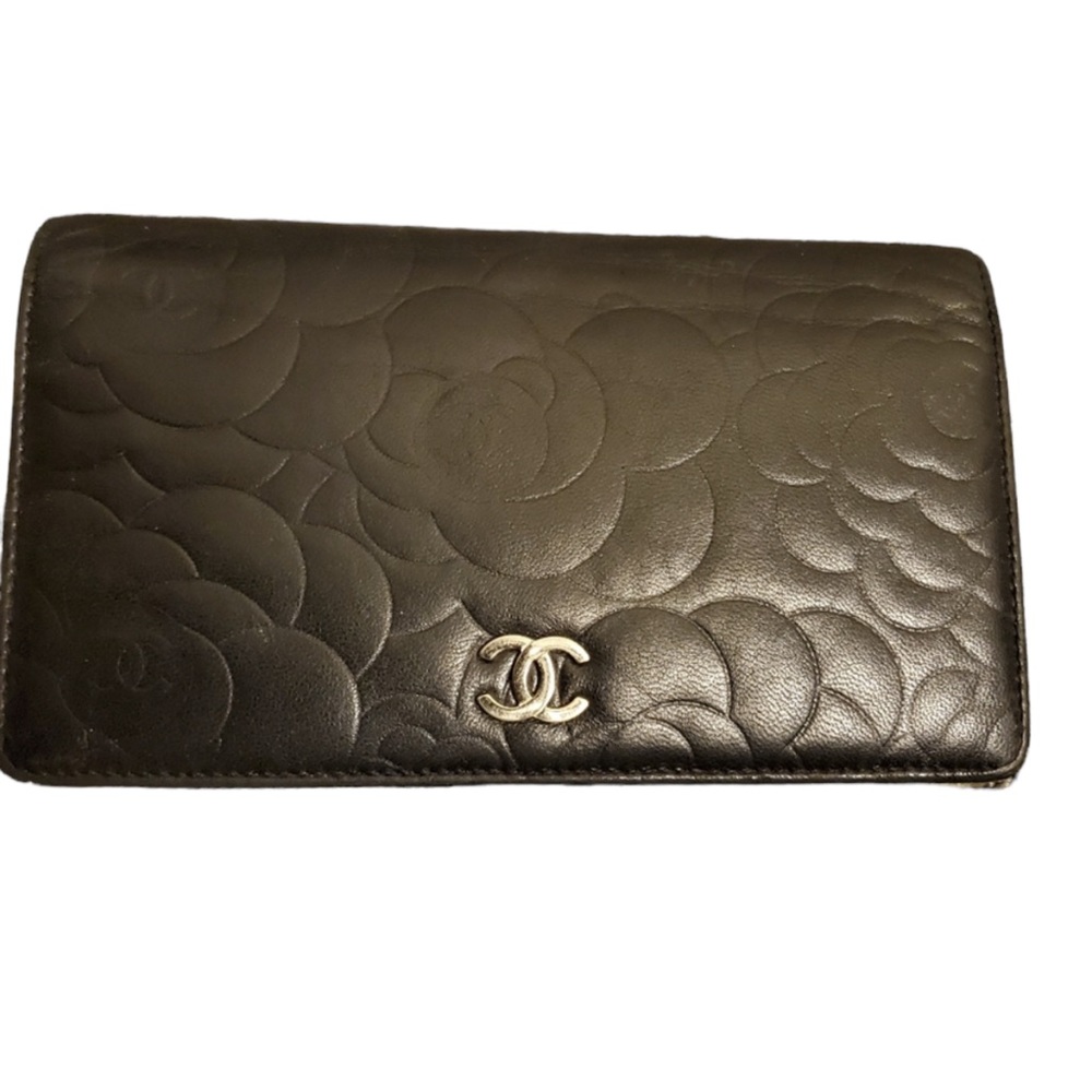 Authentic  Chanel Camelia Lambskin wallet